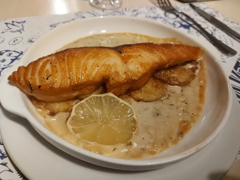 Біля каміну